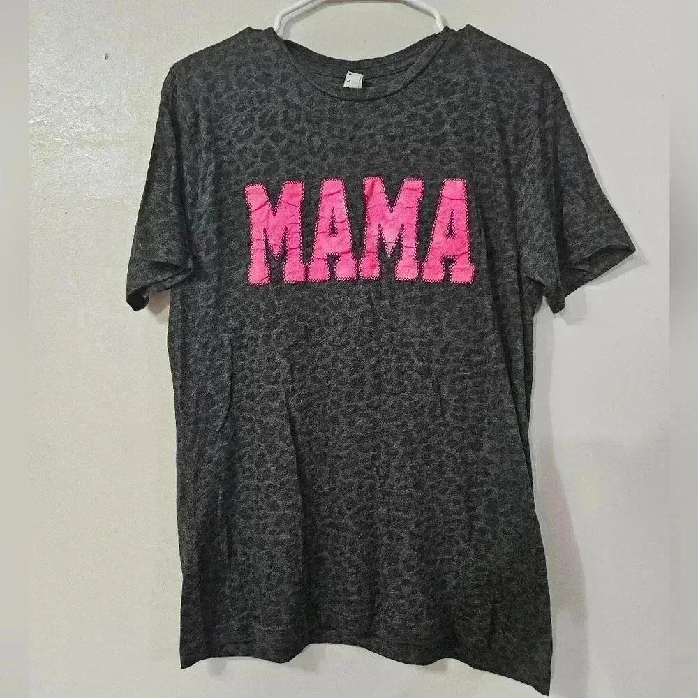Mama short sleeve graphic tee!